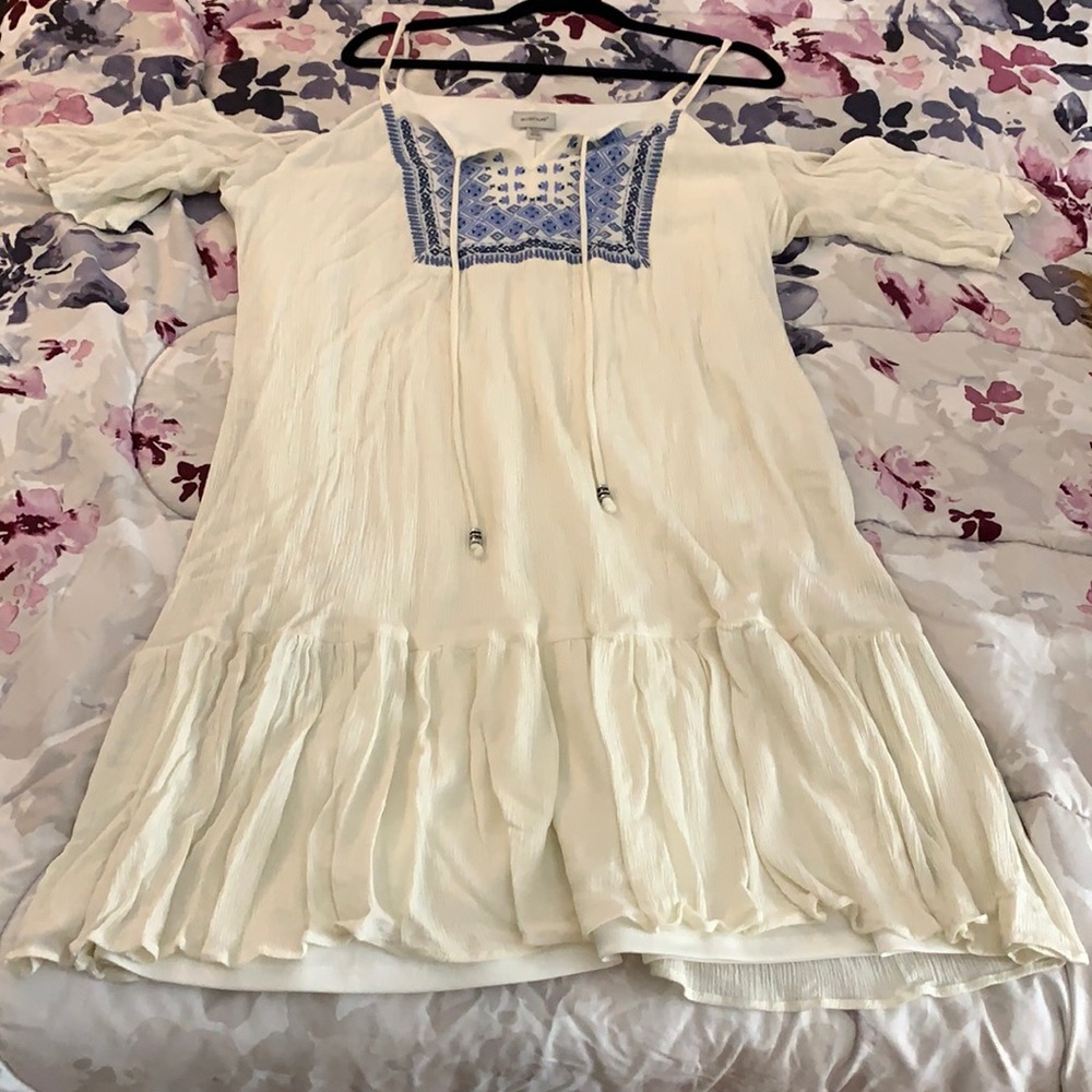 Off-white colored dress